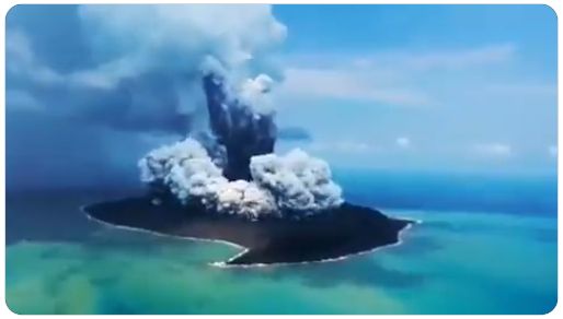トンガ諸島の火山島。