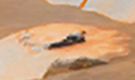 【火星人】火星でくつろぐ地球人がNASAのローバーで撮影された！？