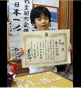 史上最年少で七冠を達成した藤井聡太竜王。読売新聞が撮り続けた写真をスライドショーで紹介します。