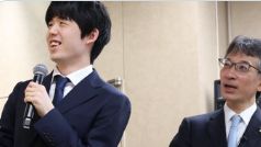 藤井名人・竜王と糸谷八段が大盤解説会場に現れました。