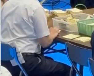 こう言う怪しい動きする連中の投票所での無効票率を他と比べたらやってるかどうか統計的に判別できる